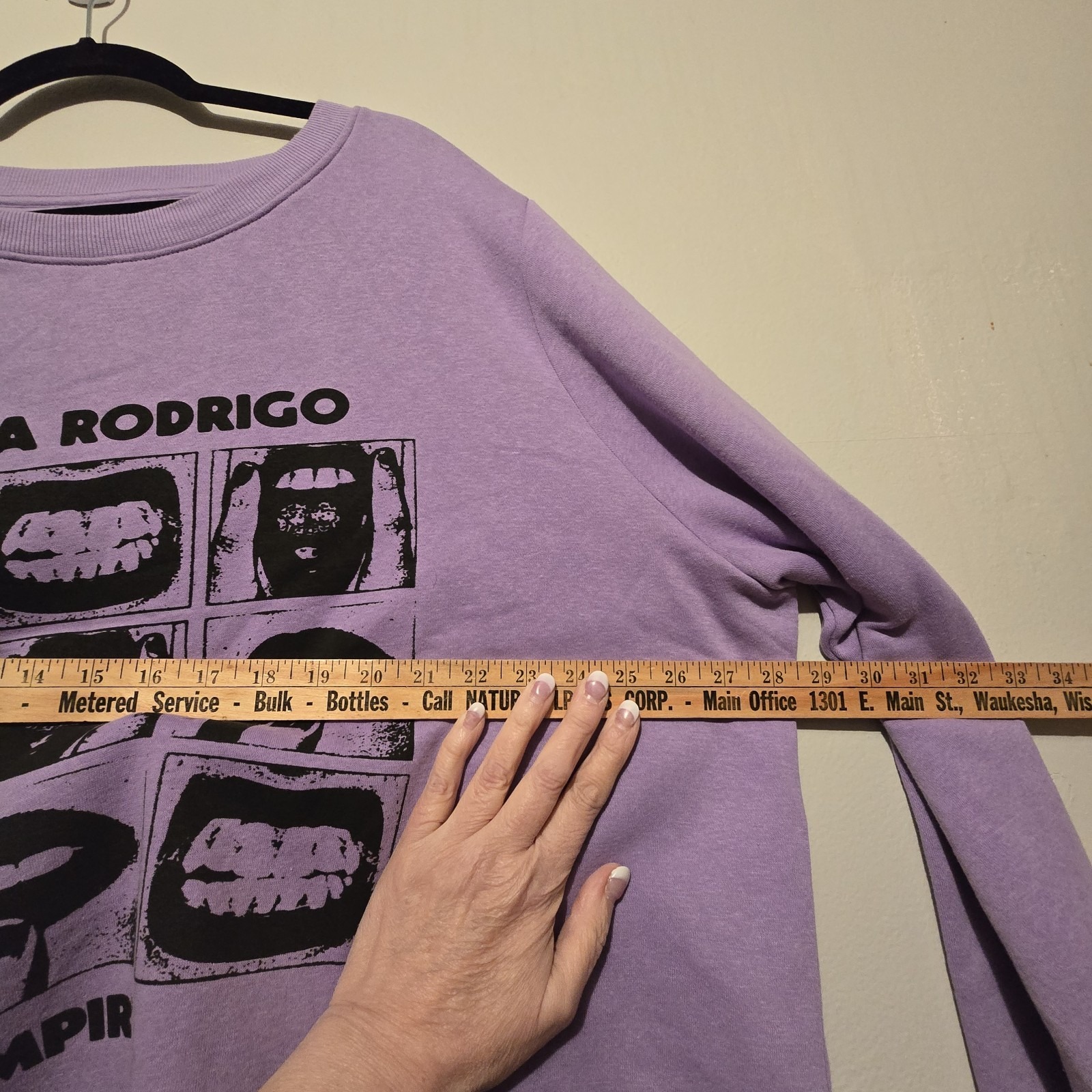 Olivia Rodrigo Vampire Graphic Sweatshirt Women's Plus 3x Purple Goth Grunge Euc — image 5 of 7